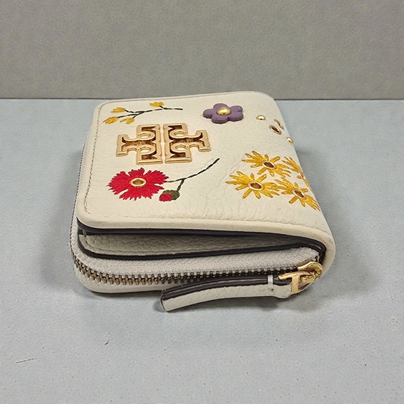Tory Burch Britten Floral Embroidered Wallet Ivory Boho Pebbled Leather - Picture 13 of 17